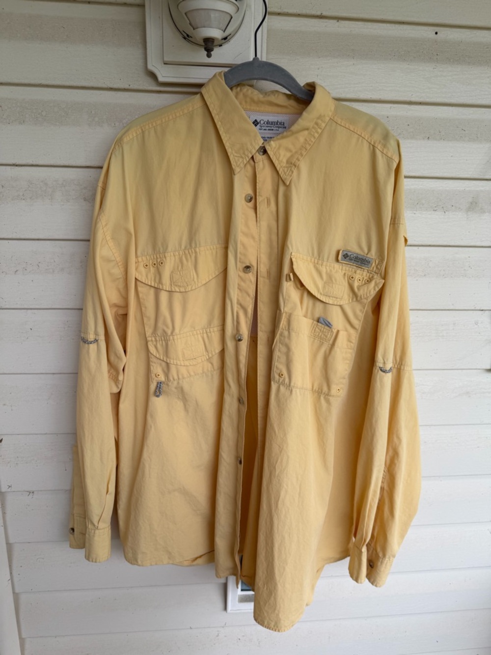 Columbia Men's Lightweight Button-Down Shirt in Pale Yellow